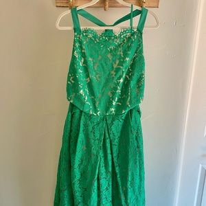 Emerald green lace dress. So beautiful!